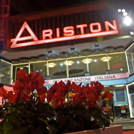 My Center Near The - Casa Mombello Διαμέρισμα *